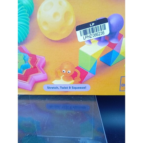 Giggle Scape Fidget Box 28-Piece Set For Ages 3+ Stretch Twist & Squeeze - Picture 2 of 8